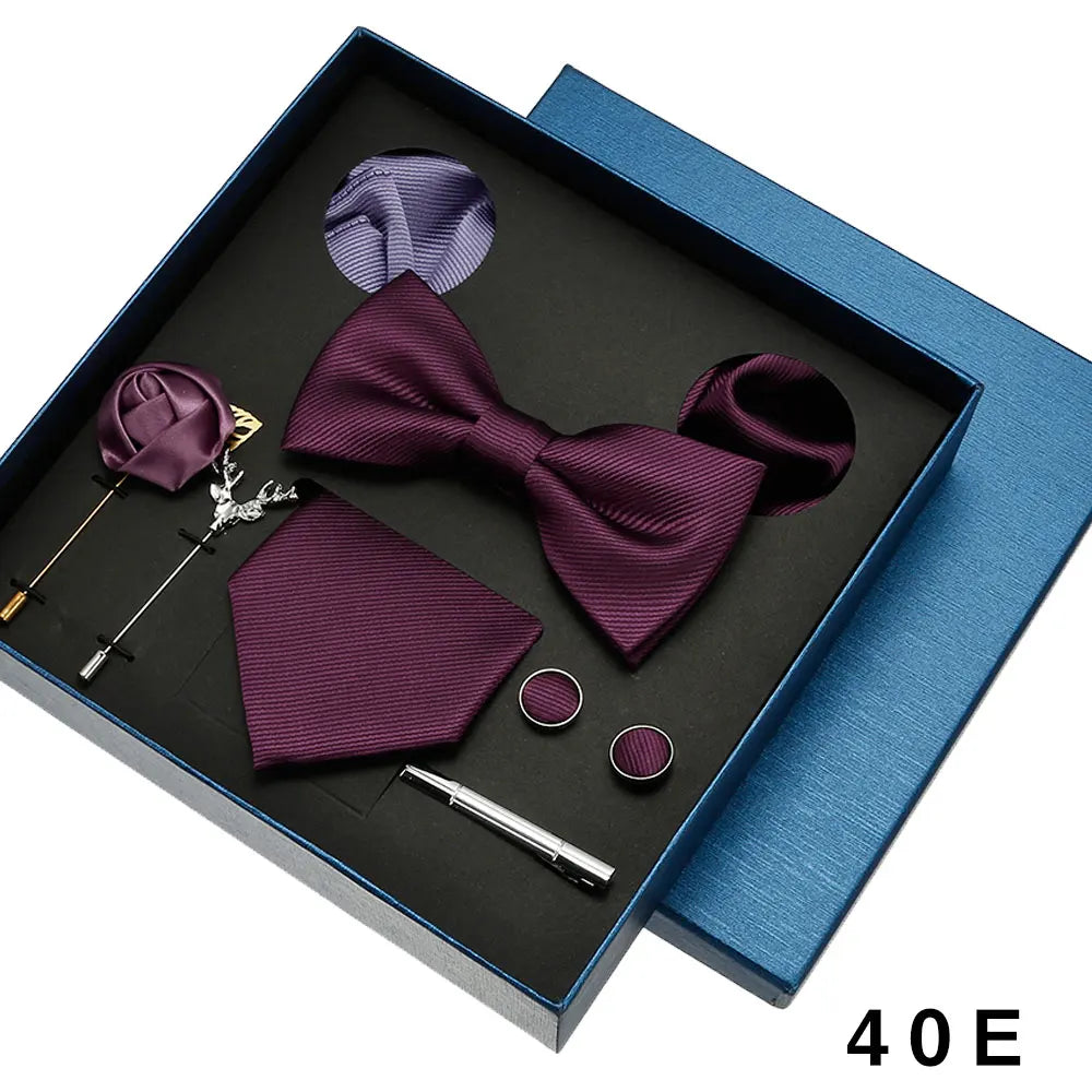 Coffret Cravate avec nœud papillon, mouchoirs, boutons de manchettes et broches - 24 coloris