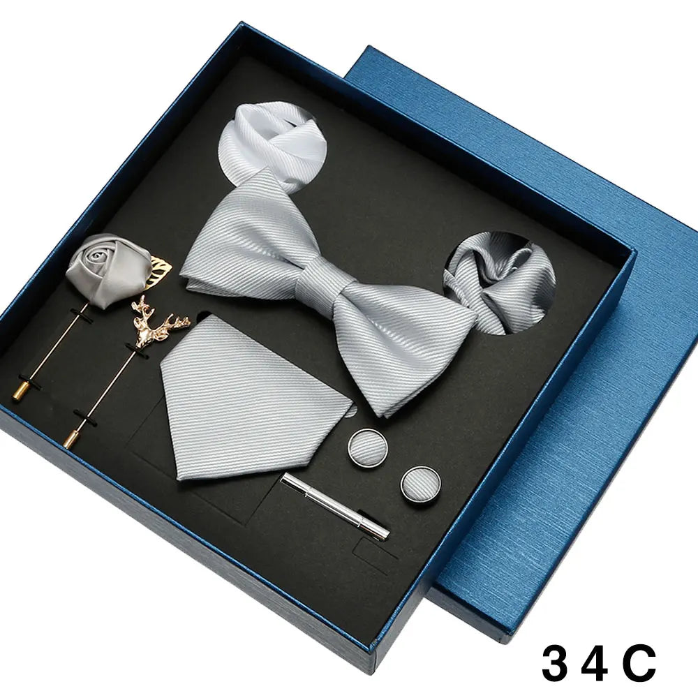 Coffret Cravate avec nœud papillon, mouchoirs, boutons de manchettes et broches - 24 coloris